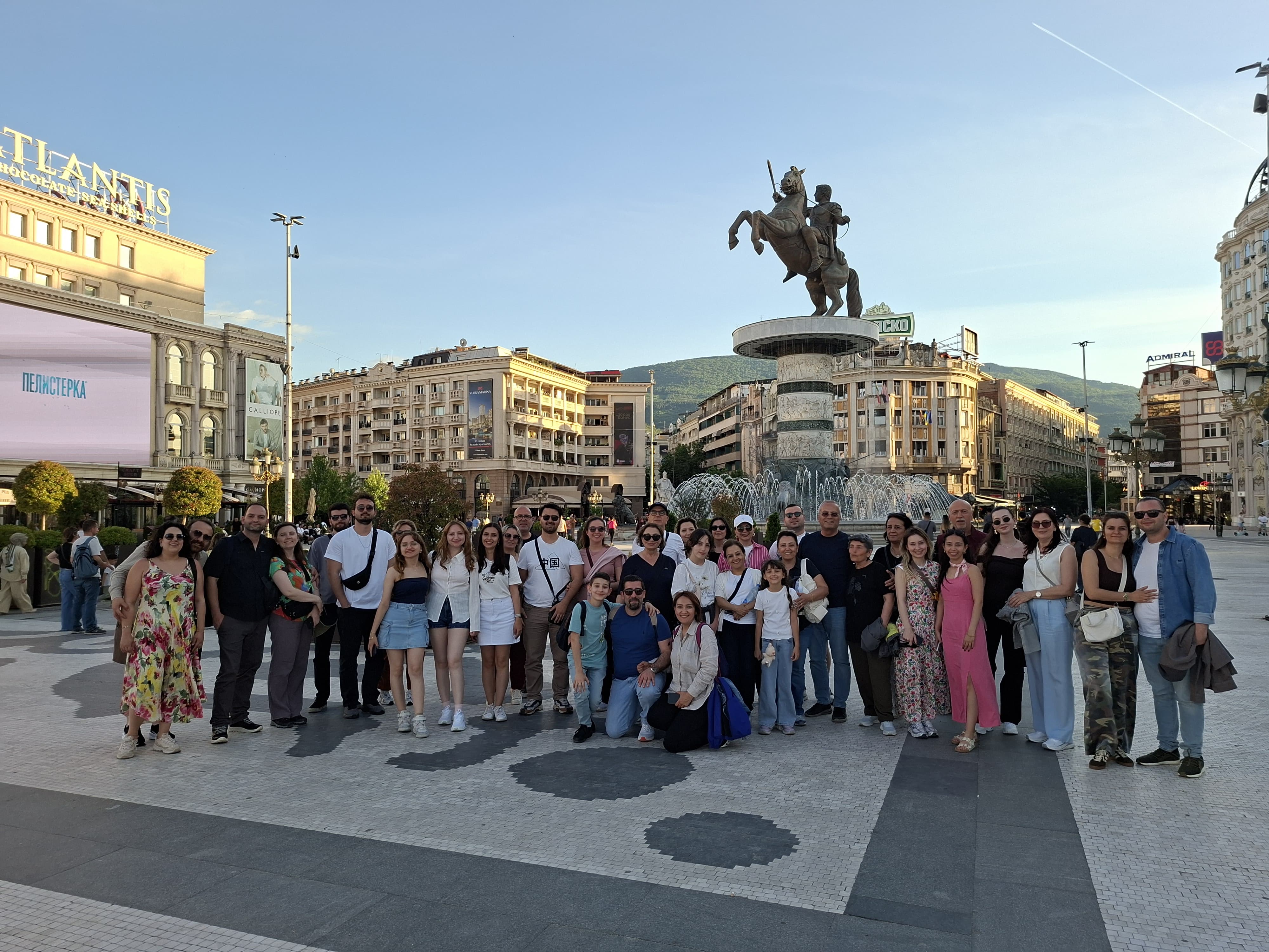 Makedonya Meydanı Üsküp customer group